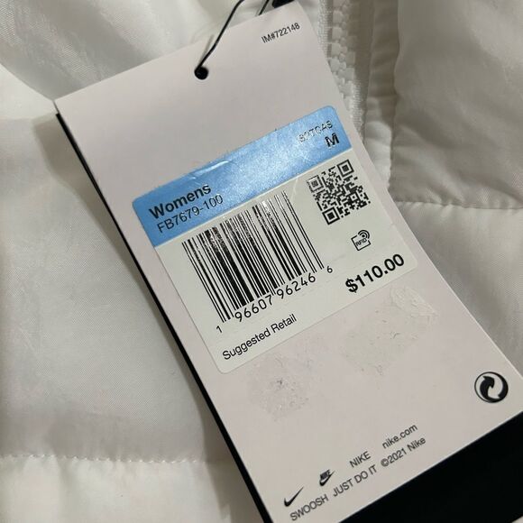 Women's Nike Sportswear Therma-FIT Synthetic Fill Vest Medium (J) $110 MSRP - Picture 3 of 3